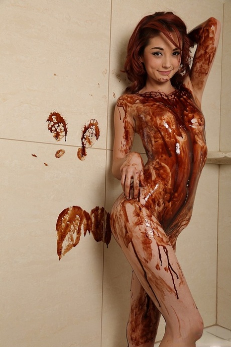 Naked redhead Kylie Cole covers her body and chocolate sauce in a bathtub 14344591
