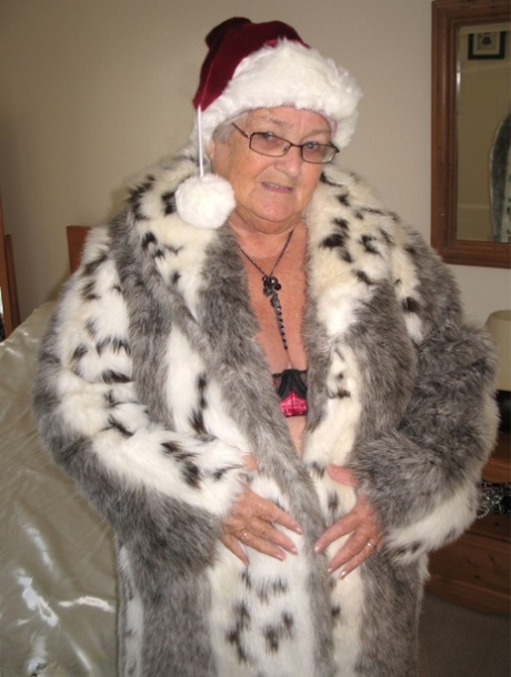 British nan Grandma Libby exposes her fat body in a Christmas hat and hosiery 75291876